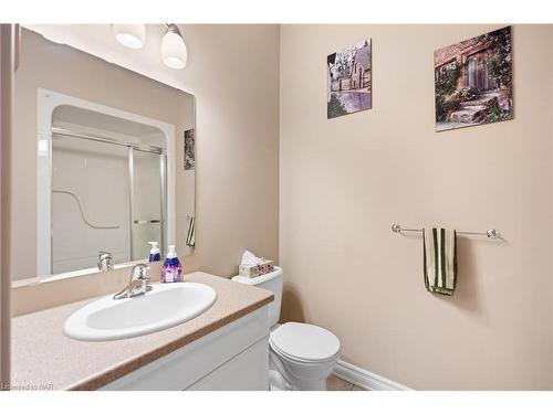 4-6753 O'Neill Street, Niagara Falls, ON - Indoor Photo Showing Bathroom