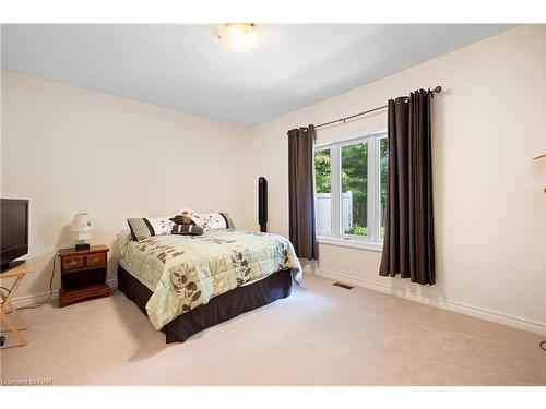 4-6753 O'Neill Street, Niagara Falls, ON - Indoor Photo Showing Bedroom