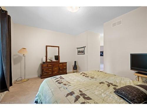 4-6753 O'Neill Street, Niagara Falls, ON - Indoor Photo Showing Bedroom