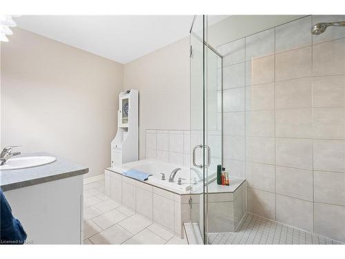 4-6753 O'Neill Street, Niagara Falls, ON - Indoor Photo Showing Bathroom