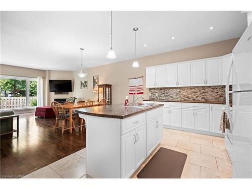 4-6753 O'Neill Street, Niagara Falls, ON - Indoor Photo Showing Kitchen With Upgraded Kitchen