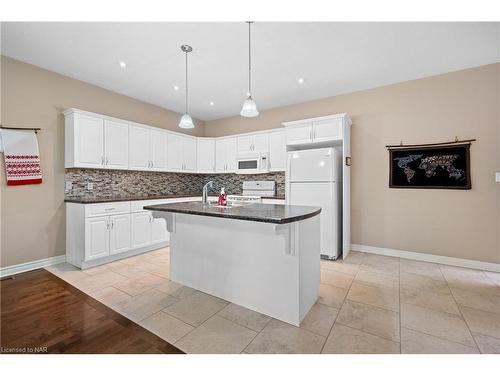 4-6753 O'Neill Street, Niagara Falls, ON - Indoor Photo Showing Kitchen