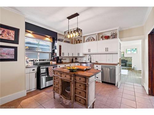 2 Carleton Street N, Thorold, ON - Indoor Photo Showing Kitchen