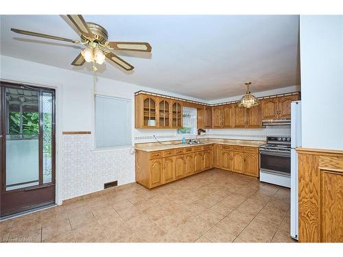 6299 Murray Street, Niagara Falls, ON - Indoor Photo Showing Kitchen