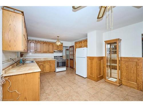 6299 Murray Street, Niagara Falls, ON - Indoor Photo Showing Kitchen