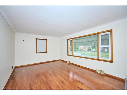 6299 Murray Street, Niagara Falls, ON - Indoor Photo Showing Other Room