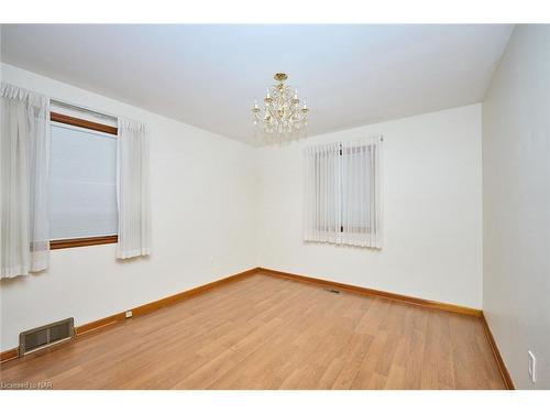 6299 Murray Street, Niagara Falls, ON - Indoor Photo Showing Other Room