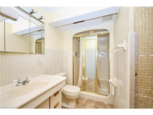 6299 Murray Street, Niagara Falls, ON - Indoor Photo Showing Bathroom