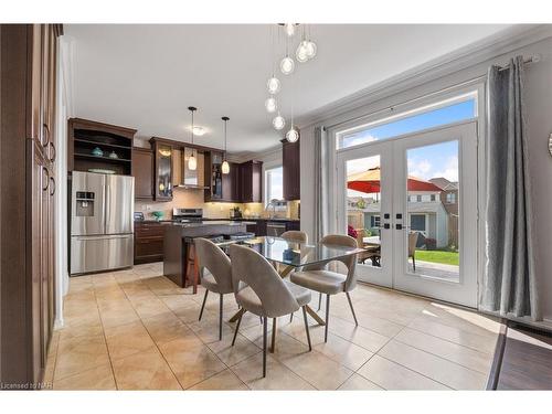 8849 Dogwood Crescent, Niagara Falls, ON - Indoor Photo Showing Dining Room