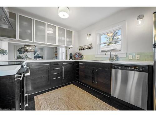 625 Charlotte Street, Niagara-On-The-Lake, ON - Indoor Photo Showing Kitchen