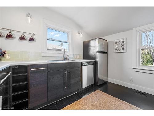 625 Charlotte Street, Niagara-On-The-Lake, ON - Indoor Photo Showing Kitchen