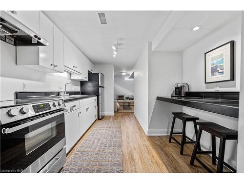 625 Charlotte Street, Niagara-On-The-Lake, ON - Indoor Photo Showing Kitchen