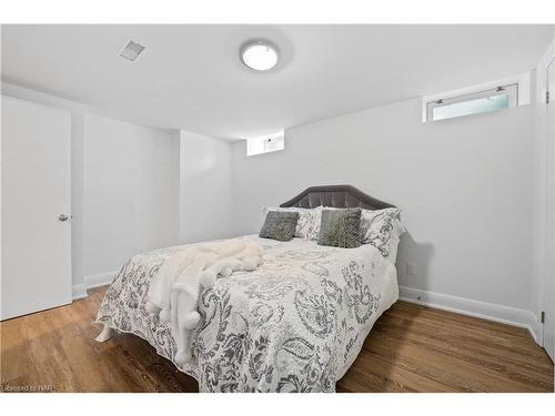 625 Charlotte Street, Niagara-On-The-Lake, ON - Indoor Photo Showing Bedroom