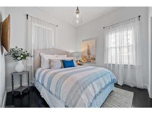 625 Charlotte Street, Niagara-On-The-Lake, ON - Indoor Photo Showing Bedroom