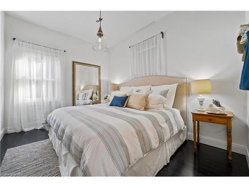 625 Charlotte Street, Niagara-On-The-Lake, ON - Indoor Photo Showing Bedroom