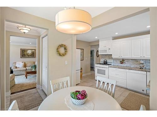 37 South Crescent, Port Colborne, ON - Indoor Photo Showing Dining Room