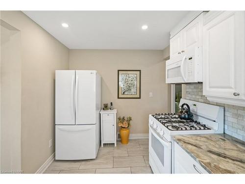 37 South Crescent, Port Colborne, ON - Indoor Photo Showing Kitchen