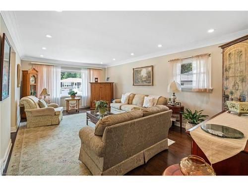 37 South Crescent, Port Colborne, ON - Indoor Photo Showing Living Room