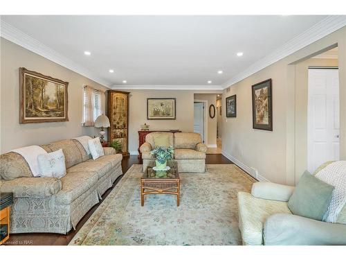 37 South Crescent, Port Colborne, ON - Indoor Photo Showing Living Room