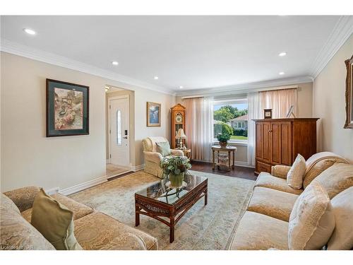 37 South Crescent, Port Colborne, ON - Indoor Photo Showing Living Room