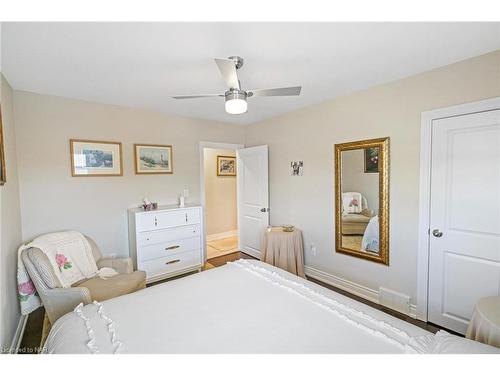 37 South Crescent, Port Colborne, ON - Indoor Photo Showing Bedroom