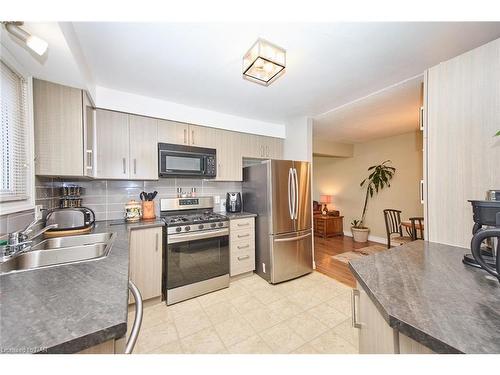 86 Green Maple Drive, St. Catharines, ON - Indoor Photo Showing Kitchen With Stainless Steel Kitchen With Double Sink