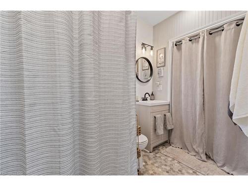 84 Steele Street, Port Colborne, ON - Indoor Photo Showing Bathroom