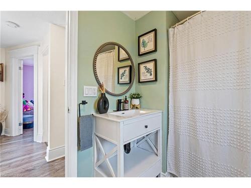 84 Steele Street, Port Colborne, ON - Indoor Photo Showing Bathroom