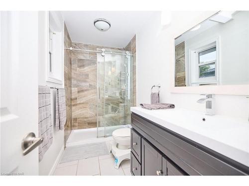 35 Parkdale Place, Welland, ON - Indoor Photo Showing Bathroom