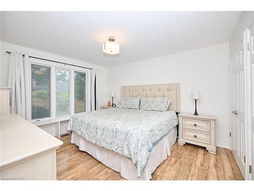 35 Parkdale Place, Welland, ON - Indoor Photo Showing Bedroom