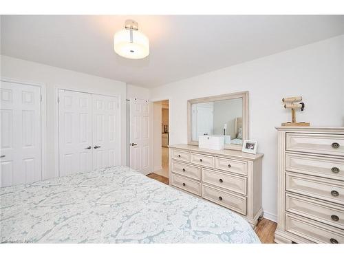 35 Parkdale Place, Welland, ON - Indoor Photo Showing Bedroom