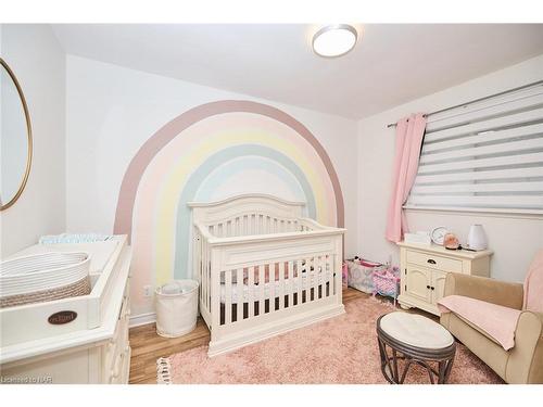 35 Parkdale Place, Welland, ON - Indoor Photo Showing Bedroom