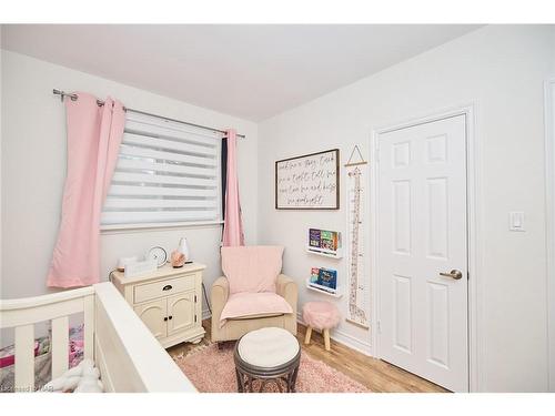 35 Parkdale Place, Welland, ON - Indoor Photo Showing Bedroom