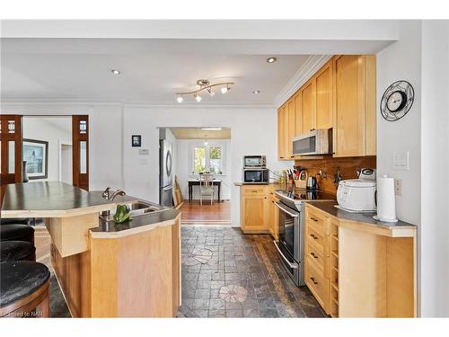 11825 Lakeshore Road, Wainfleet, ON - Indoor Photo Showing Kitchen