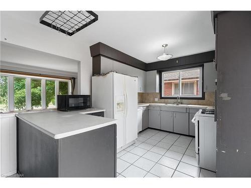 167 Wellington Street, Welland, ON - Indoor Photo Showing Kitchen