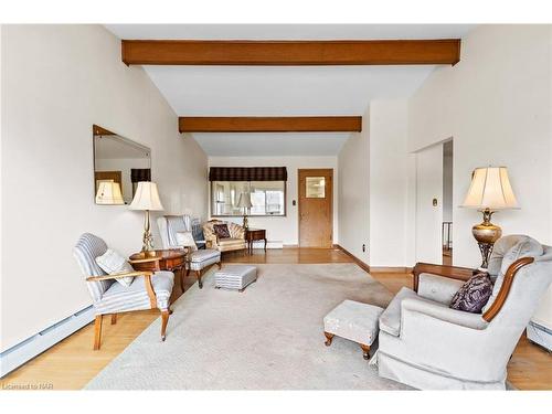 515 Sugarloaf Street, Port Colborne, ON - Indoor Photo Showing Living Room