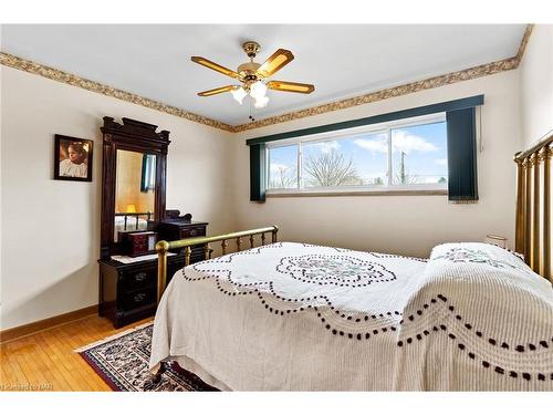 515 Sugarloaf Street, Port Colborne, ON - Indoor Photo Showing Bedroom