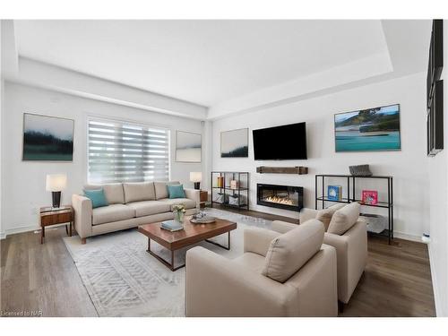 106 Spruce Crescent, Welland, ON - Indoor Photo Showing Living Room With Fireplace