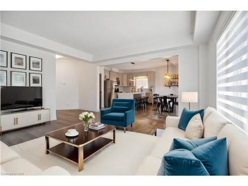 106 Spruce Crescent, Welland, ON - Indoor Photo Showing Living Room