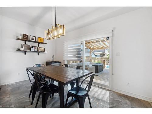 106 Spruce Crescent, Welland, ON - Indoor Photo Showing Dining Room