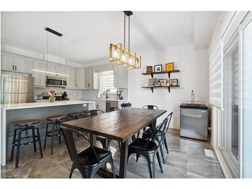 106 Spruce Crescent, Welland, ON - Indoor Photo Showing Dining Room