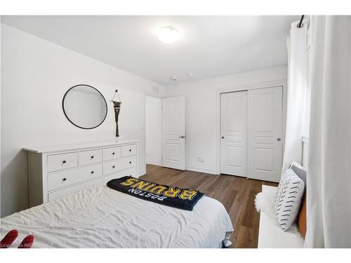 106 Spruce Crescent, Welland, ON - Indoor Photo Showing Bedroom