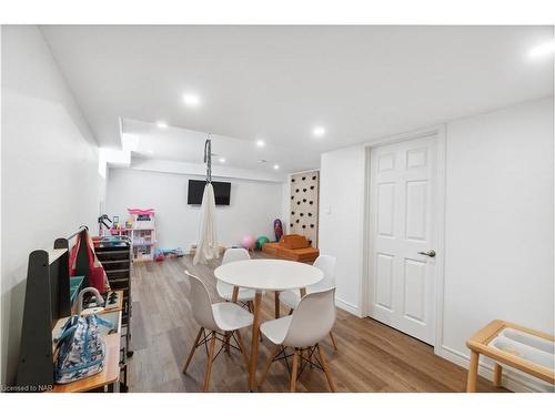 106 Spruce Crescent, Welland, ON - Indoor Photo Showing Dining Room