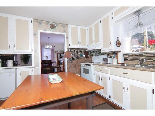 82 Louth Street, St. Catharines, ON - Indoor Photo Showing Kitchen