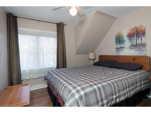 82 Louth Street, St. Catharines, ON - Indoor Photo Showing Bedroom