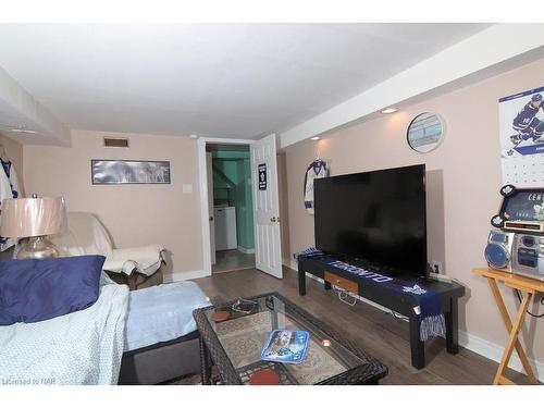 82 Louth Street, St. Catharines, ON - Indoor Photo Showing Living Room