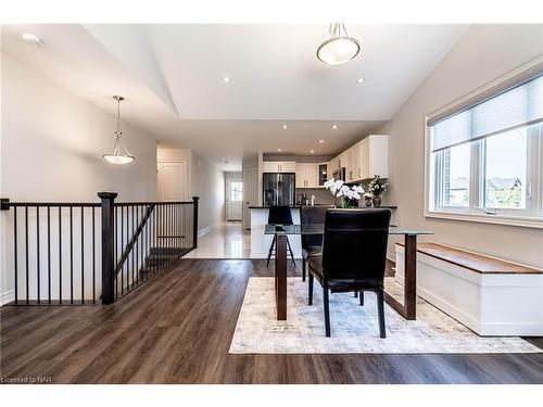 10 Hawthorn Avenue, Thorold, ON - Indoor Photo Showing Kitchen