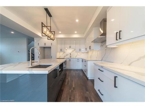 7903 Mulhern Street, Niagara Falls, ON - Indoor Photo Showing Kitchen With Upgraded Kitchen