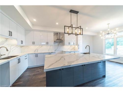 7903 Mulhern Street, Niagara Falls, ON - Indoor Photo Showing Kitchen With Double Sink With Upgraded Kitchen