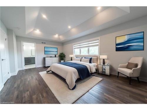 7903 Mulhern Street, Niagara Falls, ON - Indoor Photo Showing Bedroom